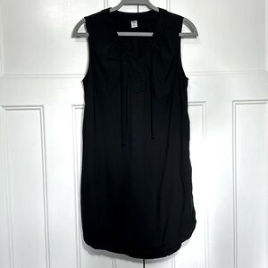 Old Navy black v-neck shift sleeveless dress
